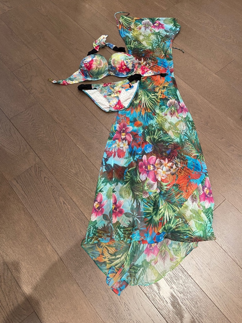 NWT trio Victoria Secret bikini bombshell 36C,M bottoms and coverup maxi dress